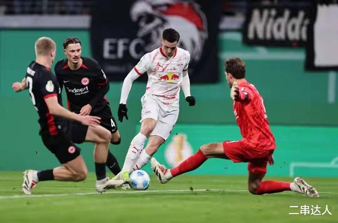 开运体育官方网站-包含集结日勒沃库森单刀错失转会期西汉姆调整名单以备法甲，媒体一致点评：上海海港集结日止住颓势的词条